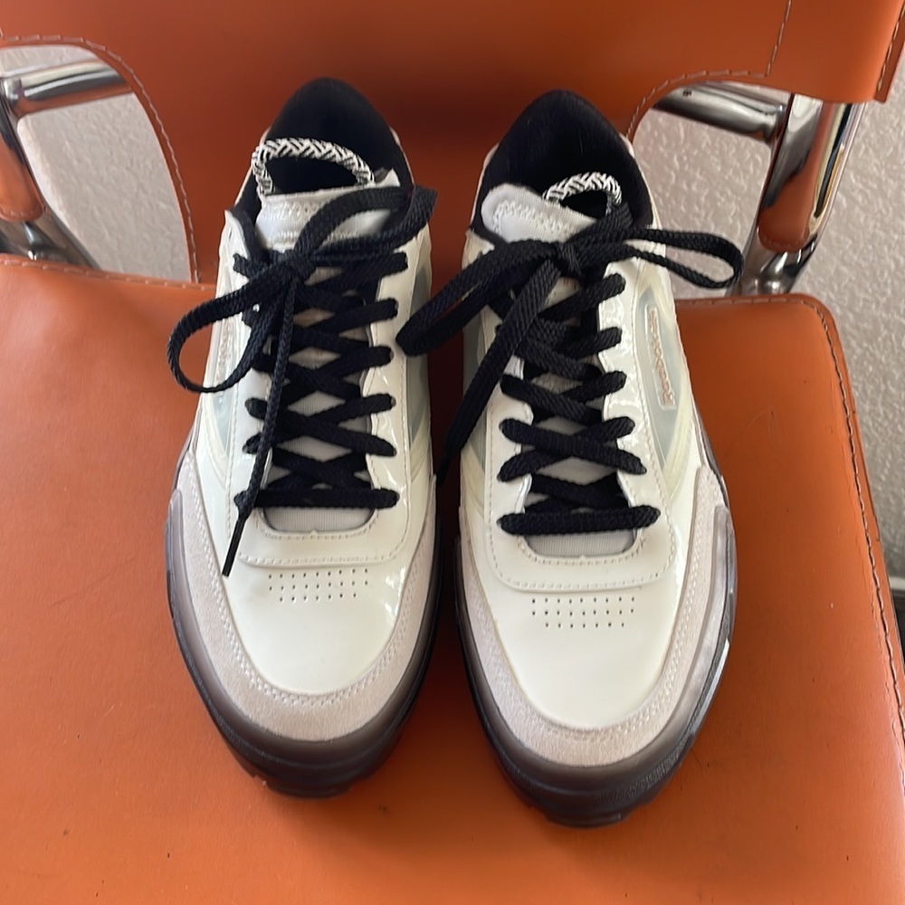 👟 - Picture 2 of 8